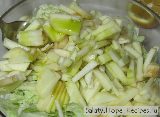 Салат капуста с яблоками рецепт