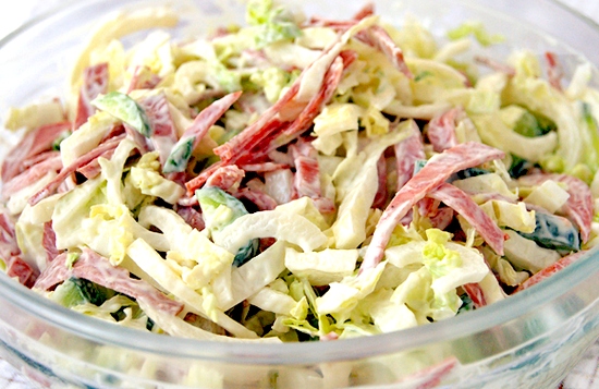 Фото рецепт салат с колбасой