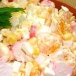 Салат из крабовых палочек с кукурузой и апельсином