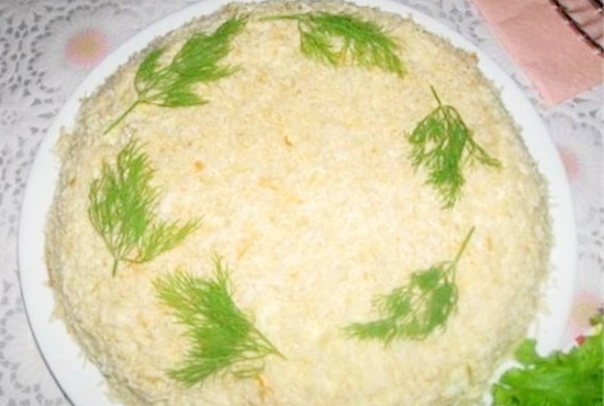 Вкусный салат из крабовых палочек с сыром
