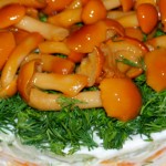 Легкий салат с грибами