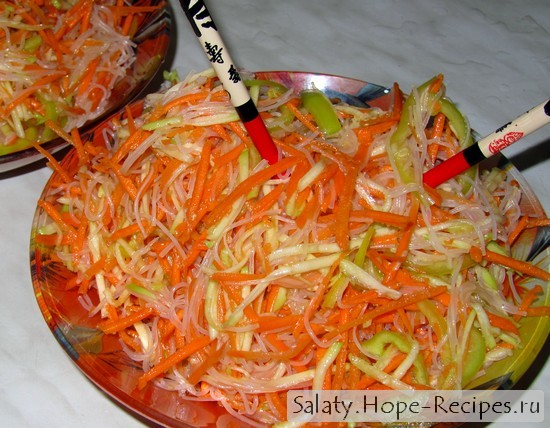 Салат из фунчозы с овощами рецепт