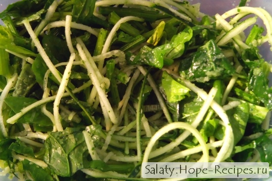 Рецепт салата из шпината и огурца