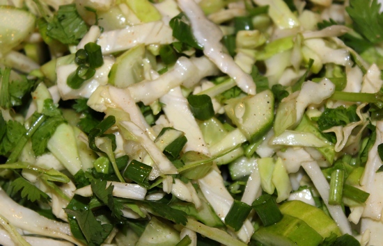 Салат из белокочанной капусты с огурцом