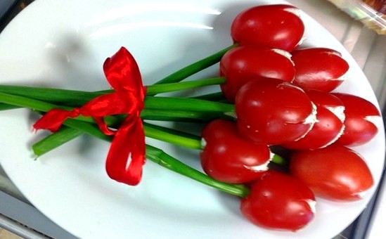 Тюльпаны - салат к 8 марта