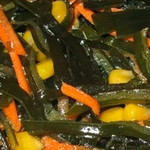 Салат из морской капусты с кукурузой