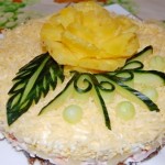 Праздничный салат с курицей ананасом и черносливом